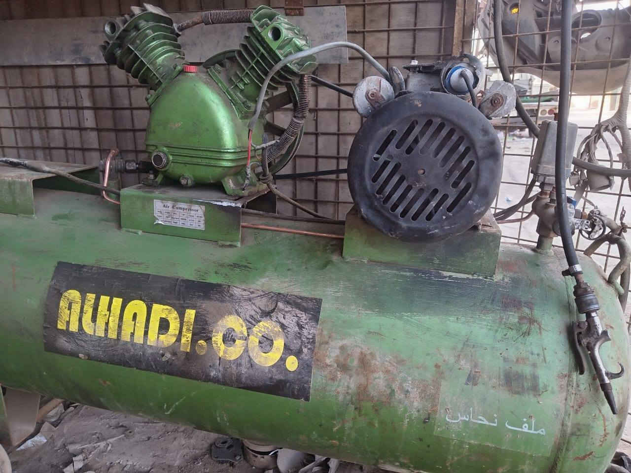 السلام عليكم كمبريسر للبيع  نضيف  بس الضاغطه مالته بيها ضعف  سعر  250 وبي مجال   العنوان  البصره التنومه   مكللف بالنشرر اتصل على الرقم الموجود بالمنشور  ***********
