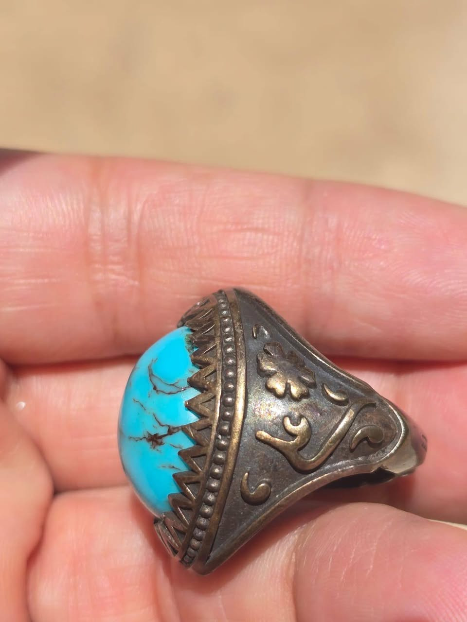 بسم الله الرحمن الرحيم
للبيع خاتم فيروزي
قد يكون الكلام مجرح في حق هذا الخاتم
مصور رباني  خط رباني بكلمه (حسين ع)
السلام عليك يااباعبدالله يم ولدت ويوم استشهدت
 *********** واتساب
