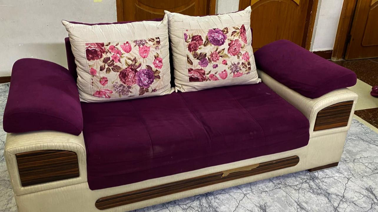 ديوان تركي
مستعمل قليل 
عدد المقاعد  12
ديوان حرف L مع مساعد ديوان 
العنوان : كركوك
السعر : 250 الف دينار وبي مجال 

الرقم : ***********
