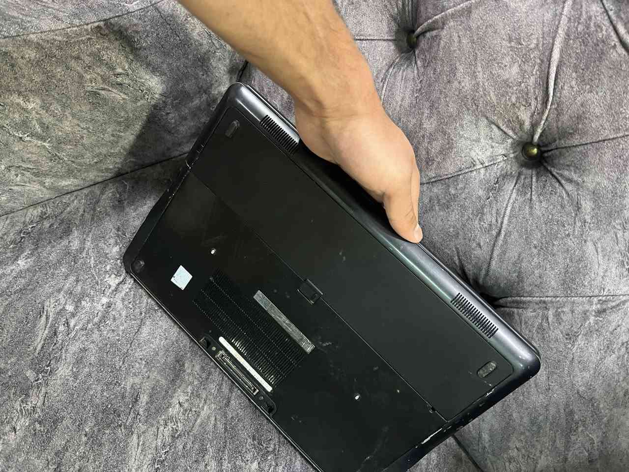 السلام عليكم Dell Latitude E7440
معالج: Intel Core i5 أو i7 (جيل رابع)

 • رام: 8GB 

 • هارد: SSD أو HDD 

 • شاشة: 14 إنج

 • وزن خفيف ومتين (سلسلة Latitude للأعمال

العنوان الكوت رقم الهاتف 

***********

ملاحضه نقص بطاريه بطاريته تالفهة جهاز لمس كلش مرتب شاحنته ويا سعر 120 قفل حاسب حساب سعر البطاريه🤍
