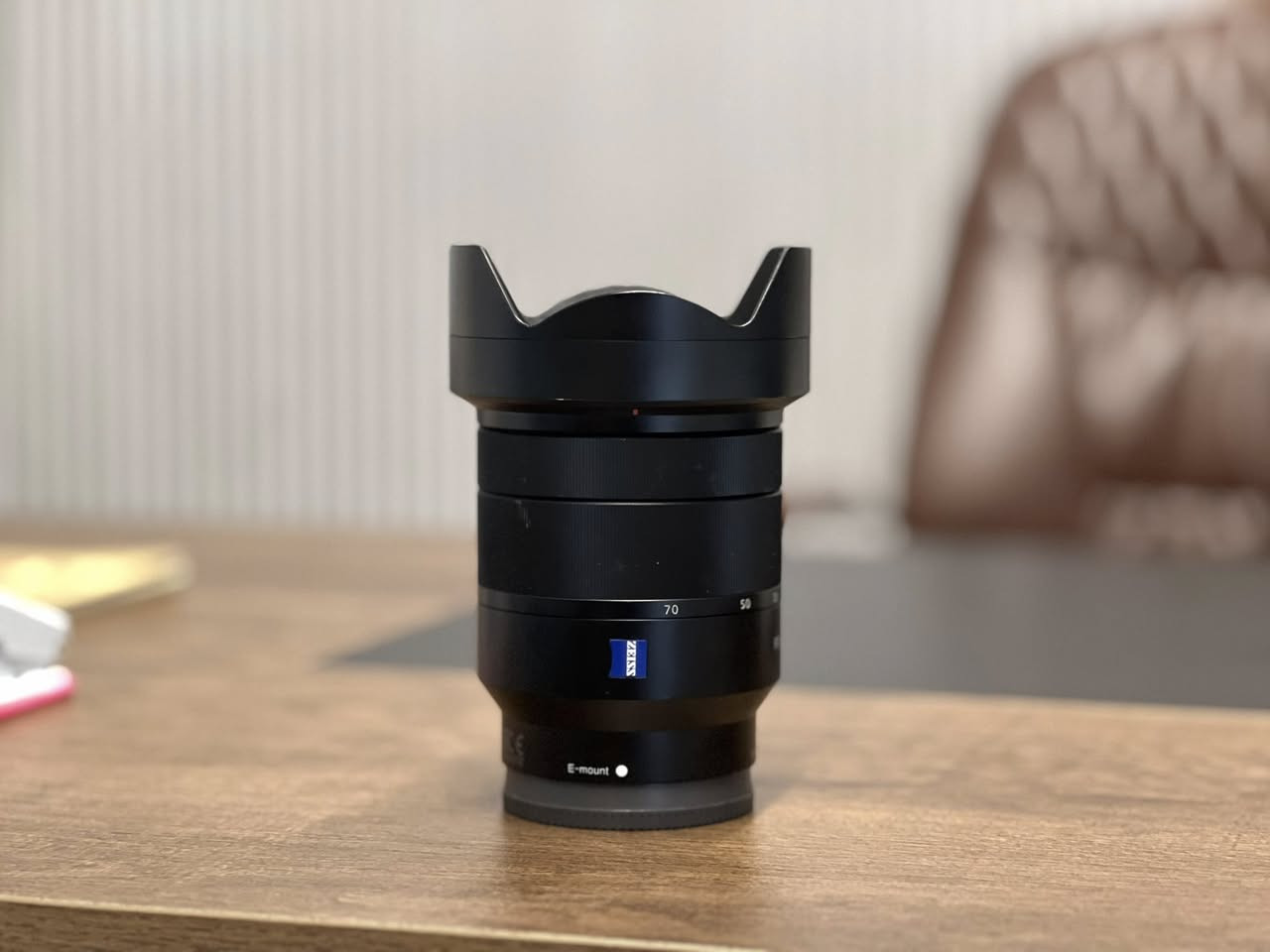 عدسة سوني 24 - 70  F4.0 نسخة ZEISS
فول فريم E - mont 

لكل كاميرات السوني 

نضافة 90‎%‎ 

عدسة جدا راقيه للتصوير بحدة جميلة

السعر 550 الف وبيها مجال للشراي 

مكاني النجف 

***********
متوفر توصيل والكارتون الأصلي موجود
