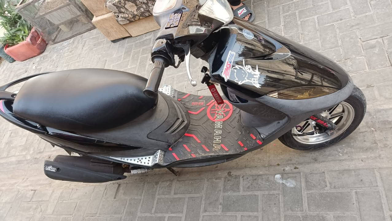 سلام عليكم اخوان ماكس عدله للبيع الدراجه رمبه ممشاها 12 الف الدراجه بلاديه برغي ما مفتوح بيه 
نكره سلف هندر واحد الله شاهد كهربائيات شغاله 
الدراجه بيه صرنصه ار زت بلادي بيه فج انسي واي 
بيه زوج كلجات بيه دبل ار جي اس بيه طلاعات بلادي 
بيه رباط رياضي بلادي الدراجه اذا ما ادك 110 مرجوعه 
(سعره950 و بيه مجال حك الجيه) رقم ***********
