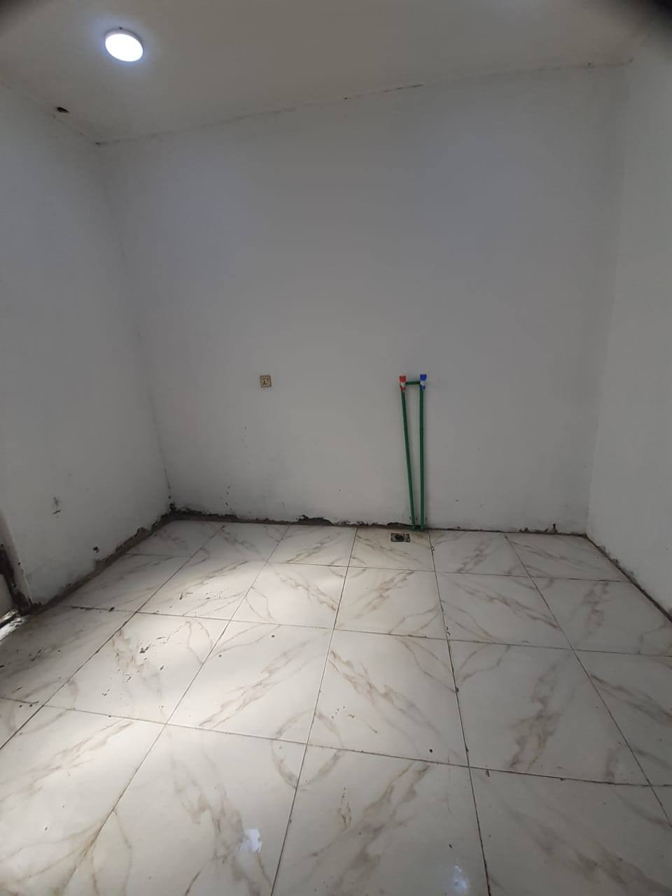 يالله بيت 100م للبيع نقد او تقسيط يحتوي على3غرف نوم اساس صب. السعر 28 مليون وبه مجال العنوان كوفه البراكي قرب معمل السمنت بشارع السبيس للاستفسار الاتصال على الرقم ***********يوجد واتساب او على الخاص
