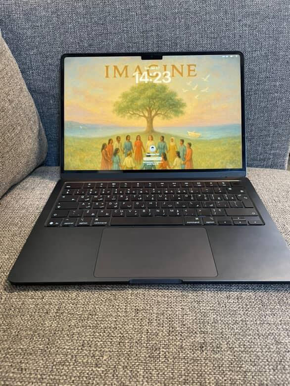 مرحباً شباب
متوفرة ماك بوك بهاي المواصفات : 👇

MacBook Air M4 13-inch
512 GB storage 
16 GB memory 
M4 chip 
10-core cpu 
10-core gpu
اللون اسود midnight 
تاريخ الشراء : 2025/8 

الحاسبة رهيبة ك اداء للمونتاج او الاعمال الهندسية او اي شي 
ببالك واستخدامها جداً خفيف على گد تصميم كم فيديو ونظيفة اخت الجديد وشخط ما 
 بيها وموجودة الكارتونة والشاحنة الاصلية مالتها وبعدها مشمولة بالضمان 
السعر المعروض : 1,550,000 
وبيها مجال بسيط للطيبين


**إذا كنت صاحب هذا الإعلان وتريد حذفه لأي سبب، رجاءا أرسل رسالة إلى الدعم الفني**