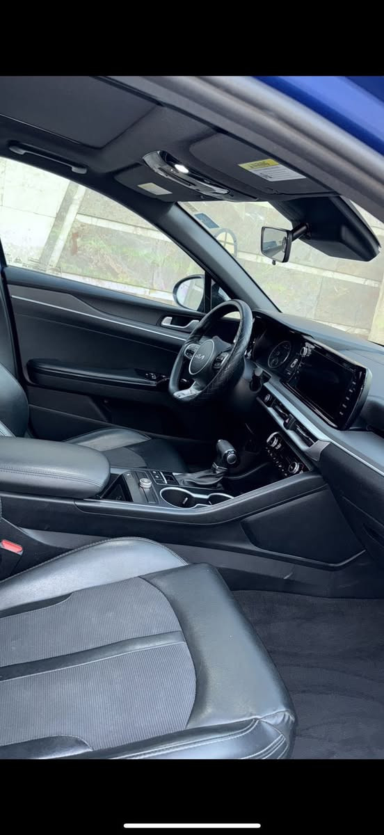 سلام عليكم 
K5  GT LINE موديل 2022 
ماشيه 43mi 
معوقين باقيلها سنتين وتصير حرة 
سياره على أيدنه فول مواصفات بنوراما (حادث خلفي بدون ايرباك)
 سعر 175 بيها مجال 
مكان سياره بغداد/ الأمين ثانيه/معلمين 
***********
