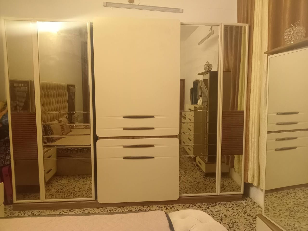 سلام عليكم  غرفه تركيه نظيفه تسع قطع مكان كربلاء اتصال الرقم ***********‬‏
