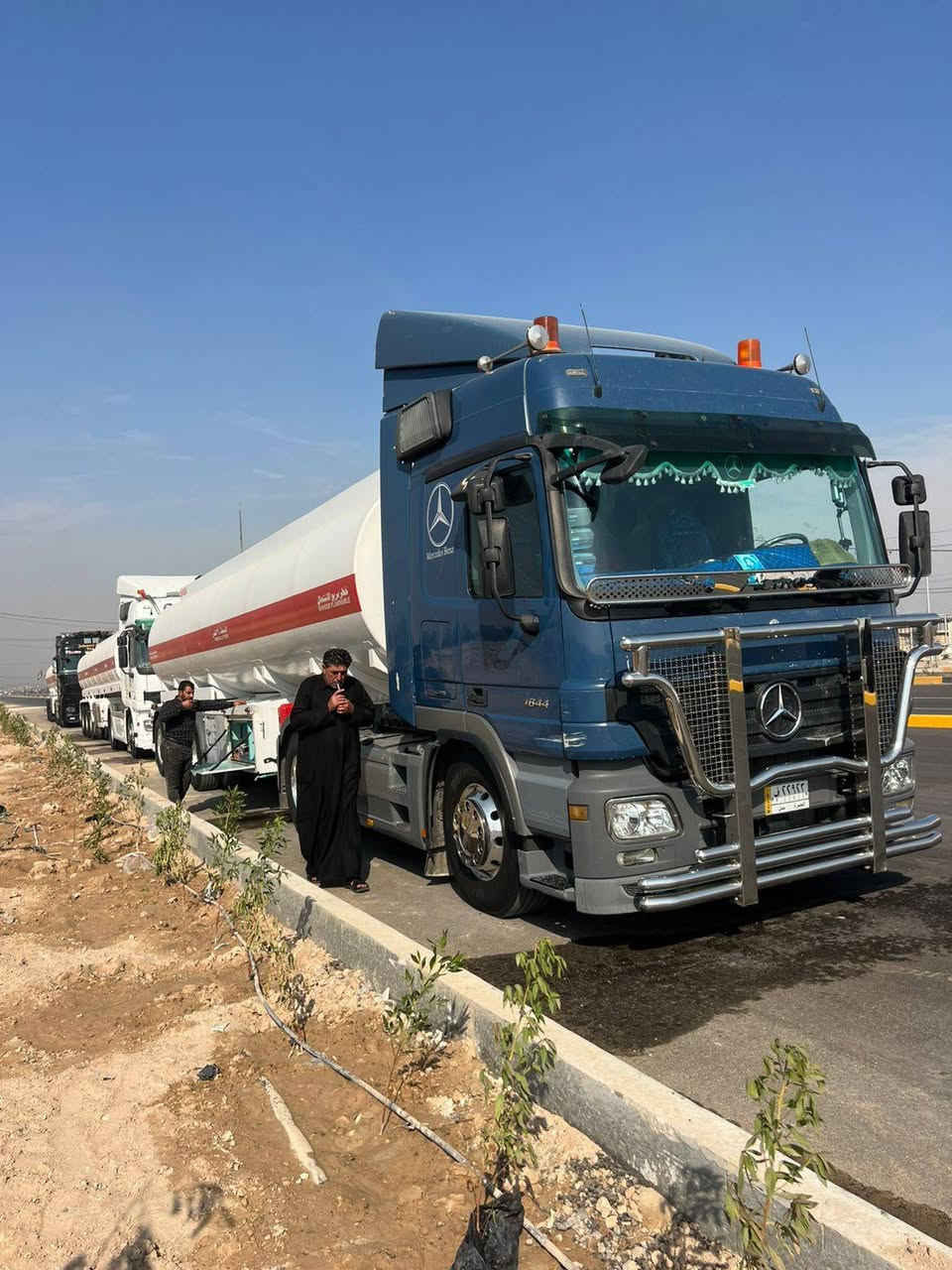 السلام عليكم اكتروز البيع صهريج موديل 2006كامره حساس تايكر محرك كير جديد حجم 18/44تانكي جديد موديل 2025تخم تاير سياره جاهزه الشغل عنوان بصره دير سعر تصل ودتدلل ***********
