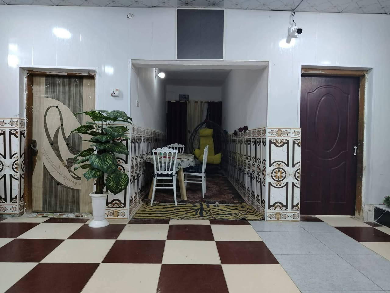 السلام عليكم 
بيت للبيع طابو مطلوب لدوله مساحة ٢٠٠م حي الكاضم صوب الكبير البيت متكون من غرفتين ومطبخ وهول وديوانيه وحمام داخلي وخارجي وغرفه فوك سطح وحمام جاهزات


**إذا كنت صاحب هذا الإعلان وتريد حذفه لأي سبب، رجاءا أرسل رسالة إلى الدعم الفني**