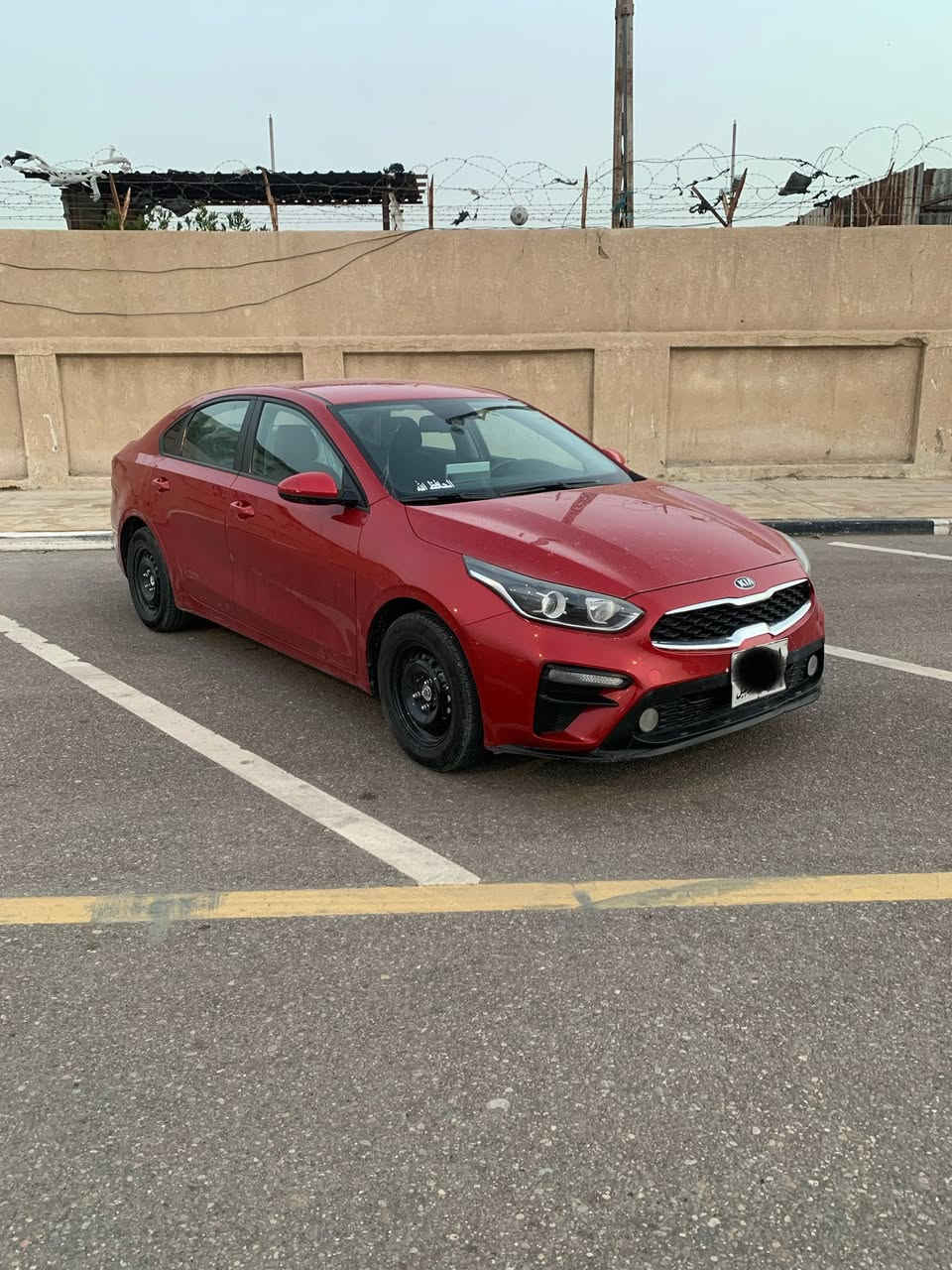 السلام عليكم سيراتو خليجي مديل ٢٠٢٠ كفاله عامه ماعده طختين  بسيطات مكينه وكير وحداديه وتبريد مكفولات مكينه وكير بلاديات على وضع شركه سياره جاهزه من كل نواحي ما ناقصه برغي تخم تاير جديد حداديه جديده رقم ربيل سنويه منتهيه قبل ٣ شهر نتهت بسم شركه تحويل لو وكاله حاضر سياره نص فول مكينه1600 دكشن عالي لون مميز احمر شذري مكاني بصره سعر ١٣٥ رقم ***********
