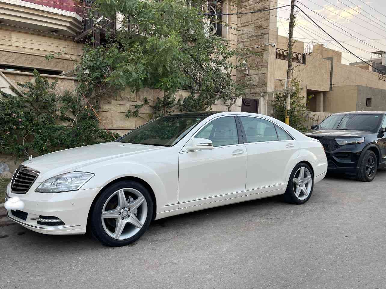 السلام عليكم .

مارسدس S class 350  ٢٠١٢ خليجي وكاله اربيل (باجگر) 
السيارة مكينه 3500 تنفس طبيعي المرغوب
السياره فول مواصفات والجناي يعرف شنو الفول 
ماشيه ١٨٠ كم والسياره بيه صبغ نص باب خلفي 
السياره جديده بمعنى الكلمه وجاهزه بدون اي نقص 
رقم اربيل باسمي 
السعر ٢٣٠ 
مكان السياره بغداد 
الرقم ***********
