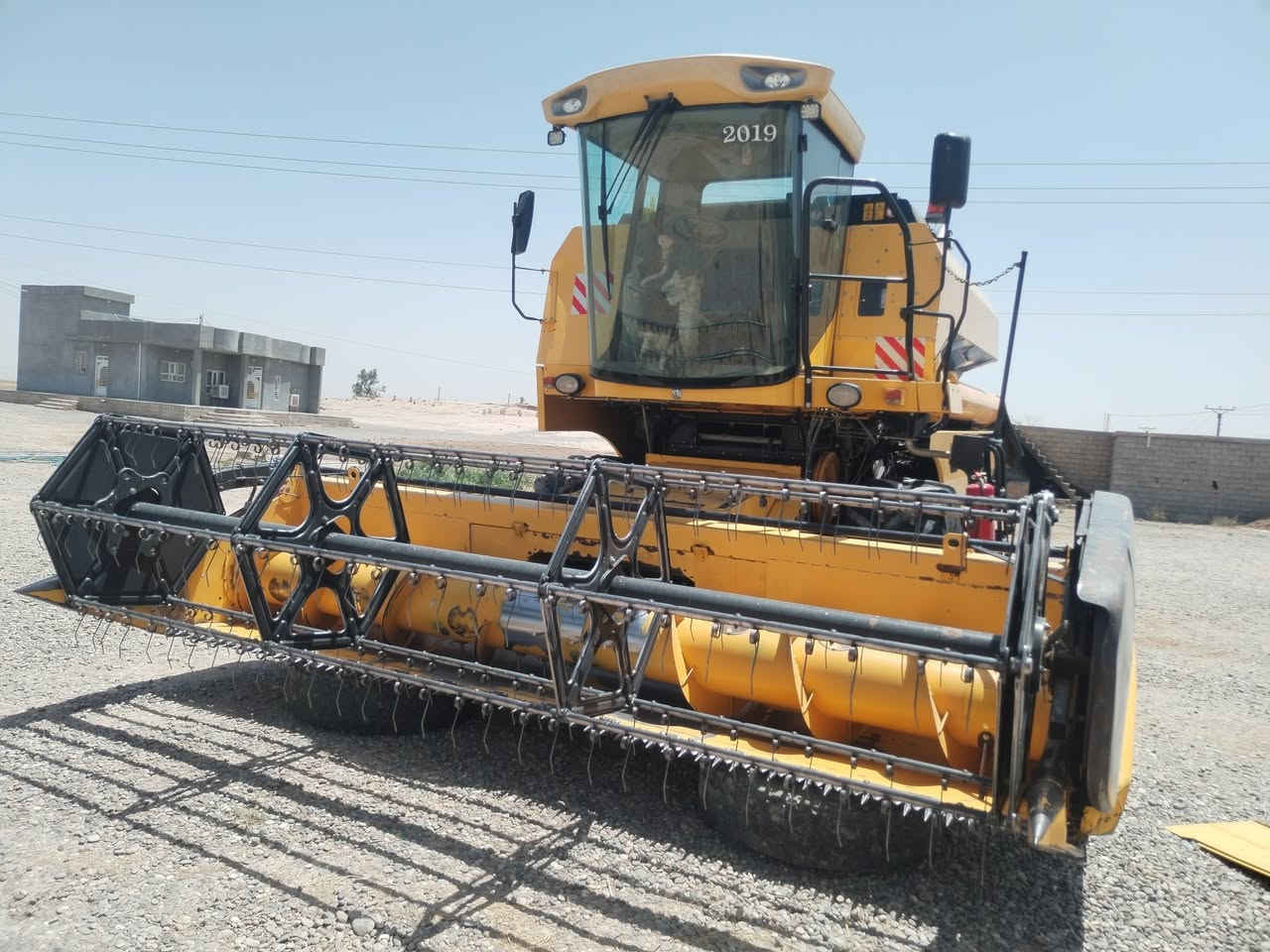 ني هولند موديل 2014 اربعه بلم رقم اربيل قايش الحاصوده نضيفه *********** السعر 85 وبيه مجال
