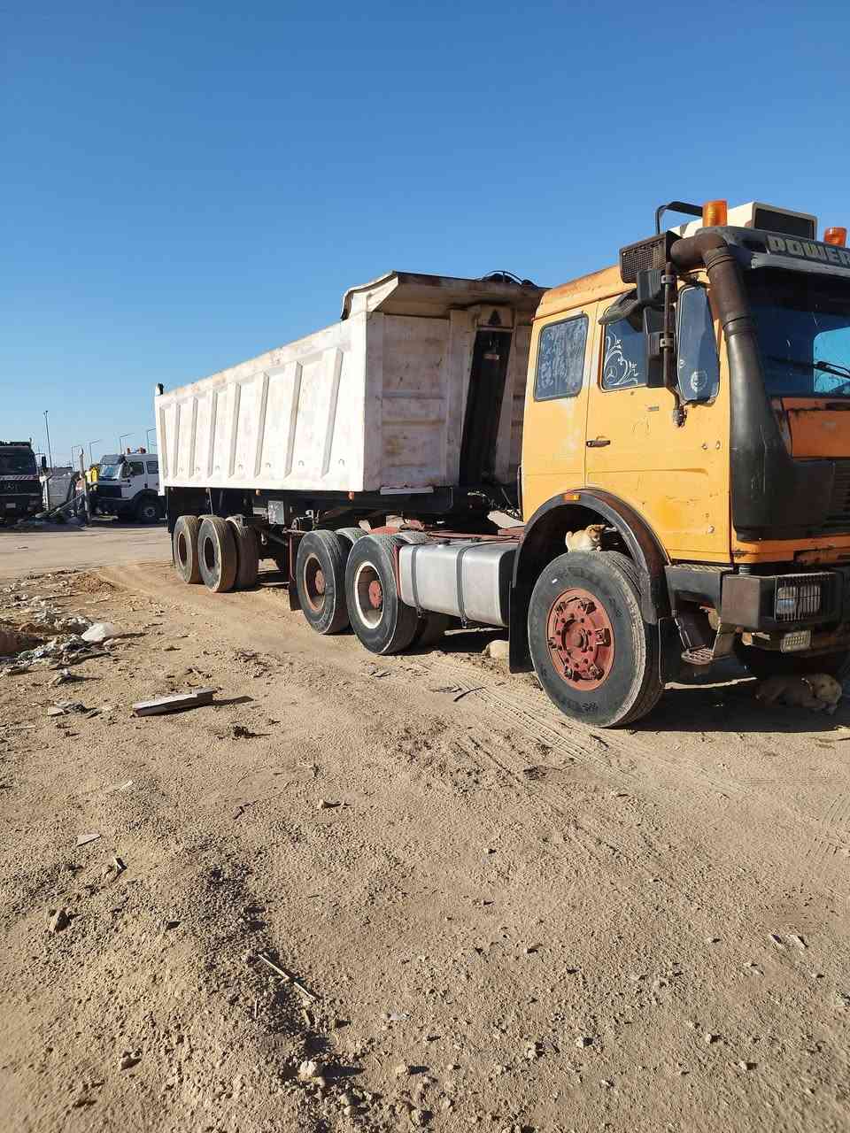 السلام عليكم سياره البيع راس وعربانه موديل 81مكينه 28لاتنقيص ولاتبخير كير 11 1مجموعه جيف  ***********
