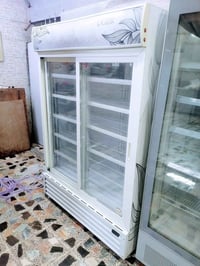 عارضات للبيع بابين العدد ٣ كلهن نظيفات وكلهن تركي الاصلي المكان بغداد ...