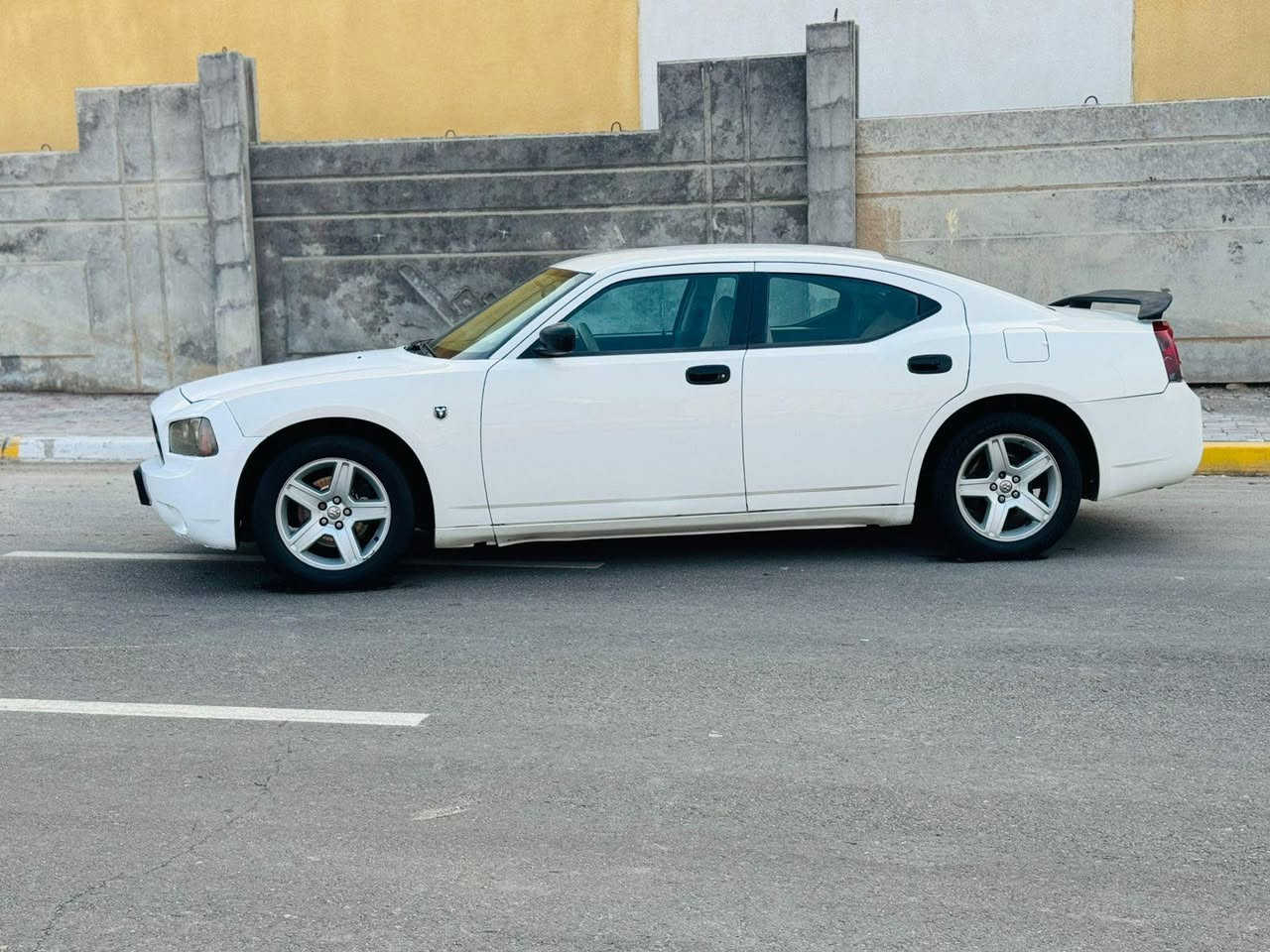 جارجر مديل 2010 خليجي سعر 108 قابل للتفاوض الأستفسار اتصل *********** خليجي كفاله عامه من ضربه وصبغ وتبديل مواصفات شاشه كبيره كامره خلفيه داخل بيجي قطعتين تبريد مكينه 3500مكينه وكير  كشنات كهربائي مكفولات حت من الفتح حساسات امامي وخلفي حداديه جديده تخم تاير تبريد تدفئه شغال مشروع وطني سنويه ل 28 مكان سياره كربلاء
