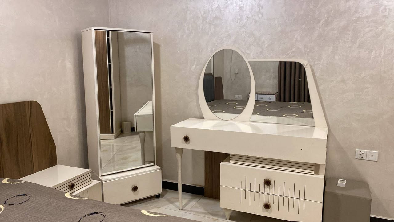 شقة للبيع
مجمع الايادي السكني بسكولاته
المساحة ١٦٣ متر
تحتوي
صالة
و مطبخ
٣ غرف نوم
حمامين
موثث بالكامل
مع كراج خاص
للاستفسار ***********
