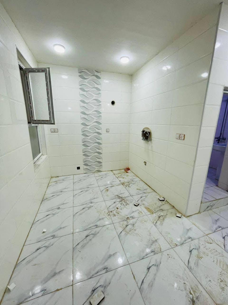 🏠 شقة للايجار 
📍 الموقع: شارع المطبات قرب شارع 60 
✨ المواصفات:
▫️ غرفتين نوم 
▫️مطبخ 
▫️هول 
▫️صحيات 
......................
📞 للاستفسار والمعاينة: 
الاتصال على الارقام :
***********☎️ واتساب
او مراجعة المكتب 
الحلة _ الكرامة الشارع المشجر مجاور اسواق المطار 1 
✅ نستقبل جميع عروضكم السكنية 🏠 والتجارية 🏡 بكافة مناطق الحلة 
…………………………

