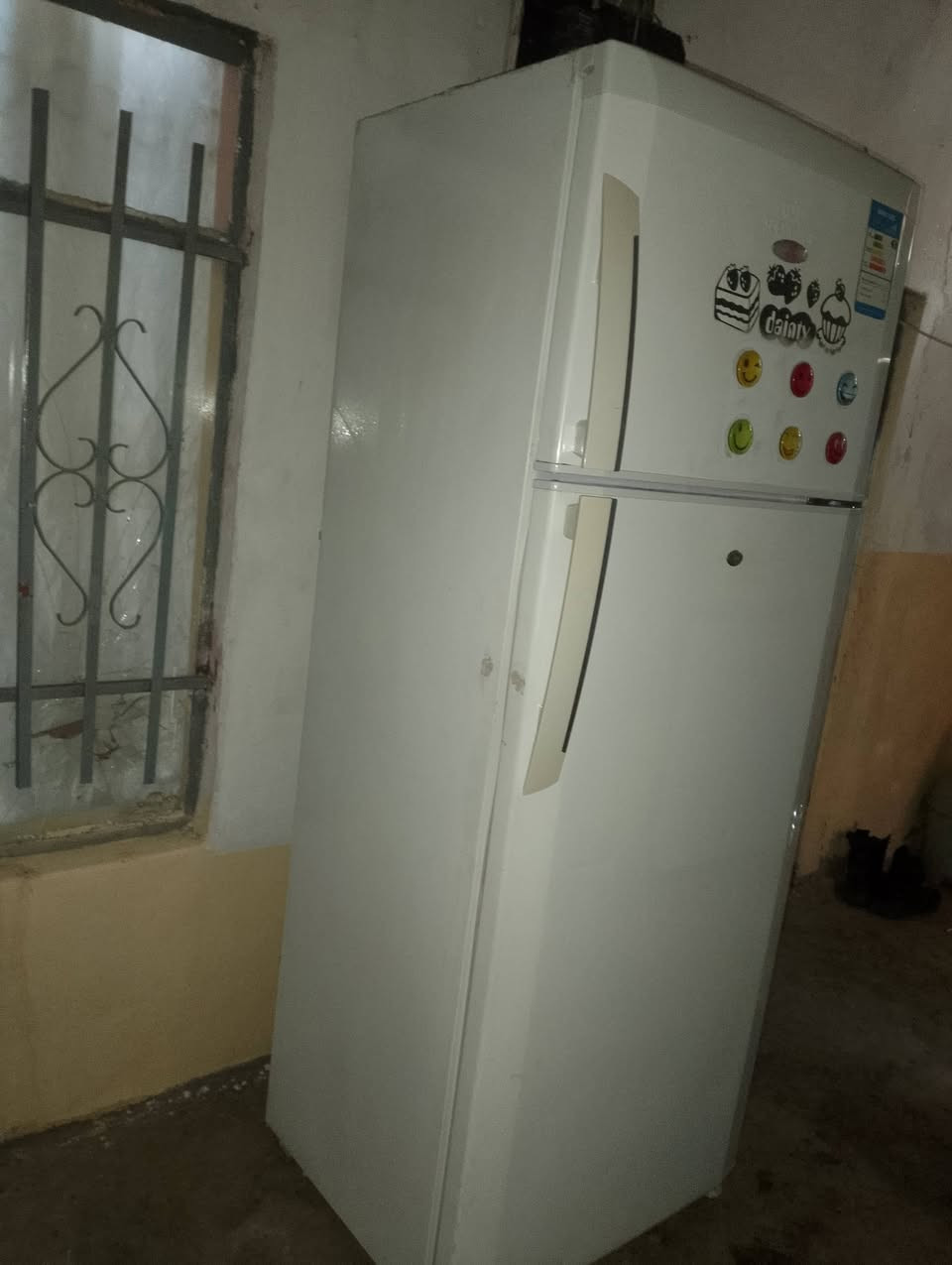 ثلاجه رويال شرط ما بيه شي نضيفه 22قدم سعر 130 /***********
