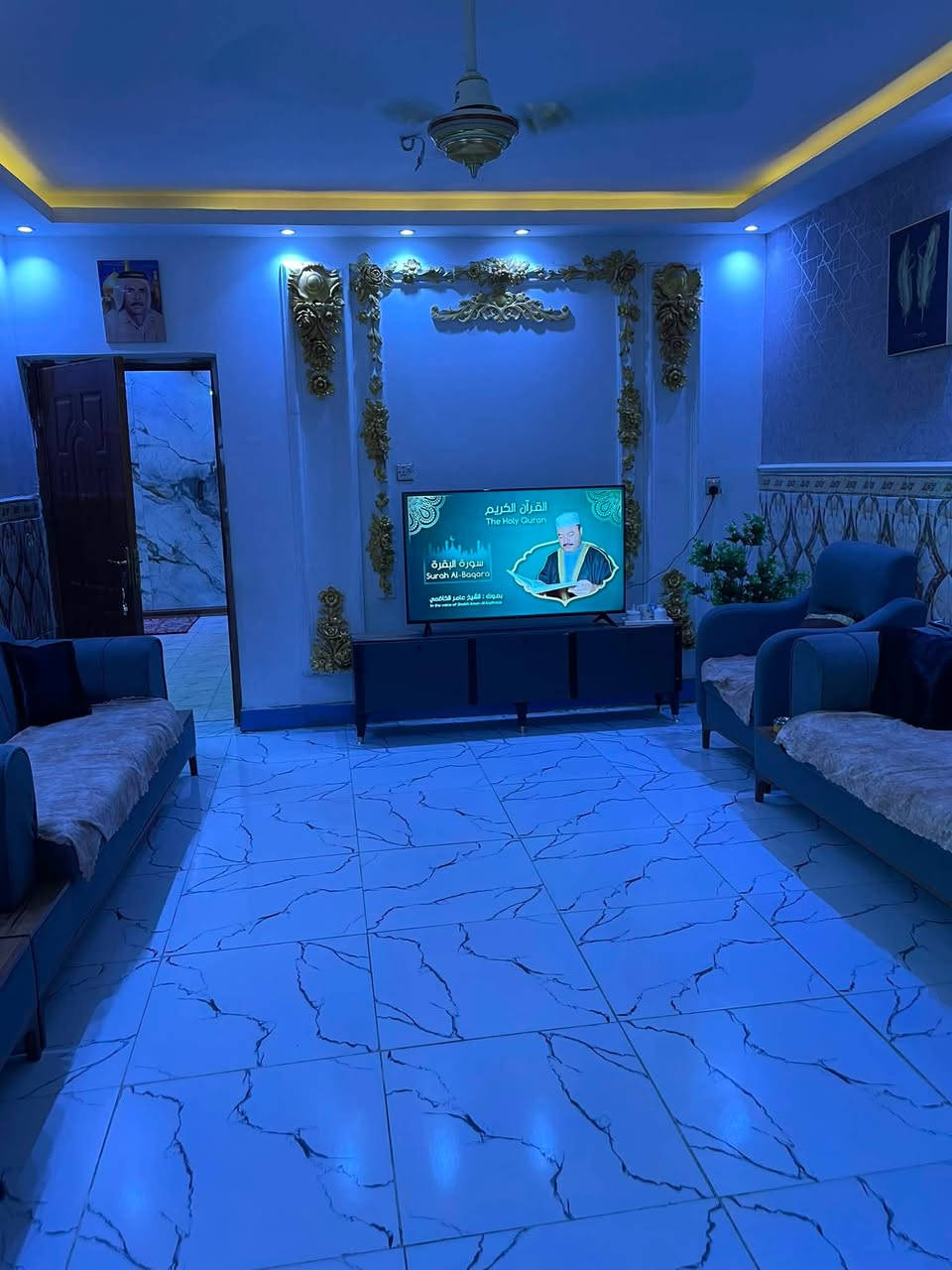 سلام عليكم بيت للبيع قرب جامع سيد علي
مقابيل شارع النهر بشارع ماهر ثاني فرع على اليسره 

مساحه البيت 300 وشويه 
عدد الغرف 4
+صاله +مطبخ +ستقبال 
البيت كله سيراميك لفوك ولجوه 
مع ديكورات حديثه كل البيت 
حدائق عدد 2 مع كراج 
الاستفسار اكثر 
***********
