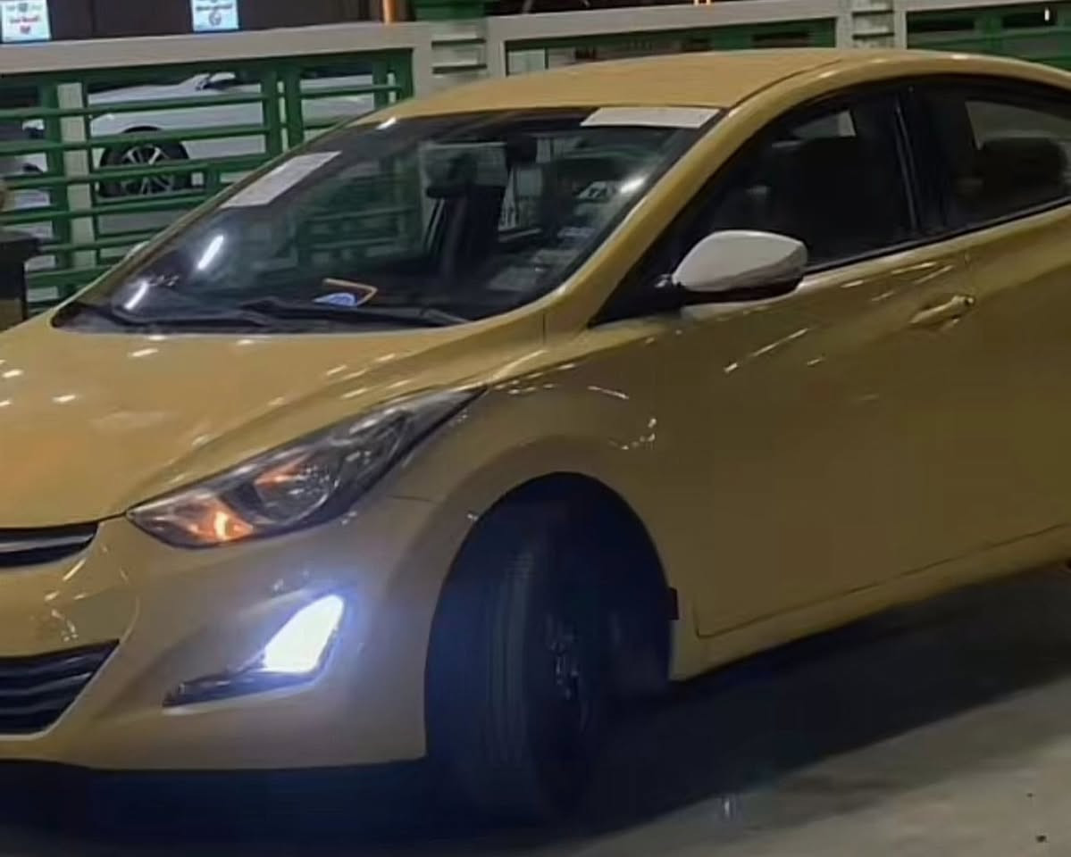 النترا موديل 2013
وارد خليجي 
مواصفات نص فول 
حادث جاملغ خلفي 
مكينه كير خير من الله
تخم تاير جديد 
صدر امامي خلفي جديد 
غرفتها كلها دوشمه 
شاشه كبيرة
كامرة خلفيه 
سيارة مال جناي 
استخدام شخصي
تحويل ثاني يوم بسمي
95 وبيها مجال
***********
