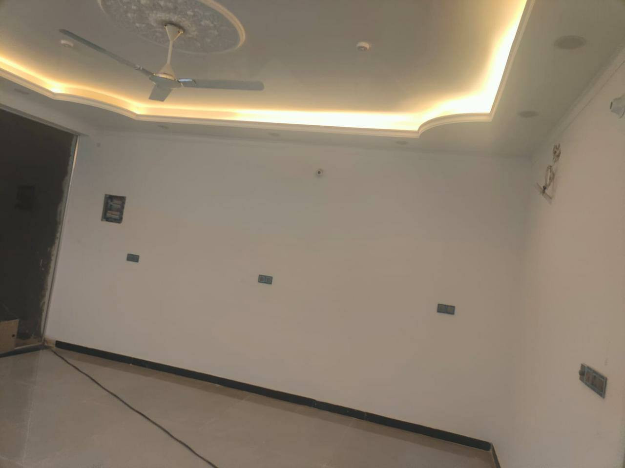 بيت للبيع 250متر خلف مطعم حياوي البيت كلش مرتب
حديث بناء درجه اولى 

استقبال 

وصاله

وغرف نوم عدد 2

ومطبخ حار وبارد 

وصحيات داخليه وخارجيه عدد3

حديقة 

كراج 

البيت تستلم مفتاح ابواب كامله جام مفرغات 

كلشي كامل  ويسلمك محجر درج تستلم مفتاح 

الاستفسار 

***********

***********

او مراجعة مكتبنا الكان في الديوانية الجزائر شارع المطاعم قرب صيدليه عالم الدواء اذا ارت بيع عقار او بناء اوترميم اوتنفيذ ما عليك فقط مراسلتنا 

المطور العقاري
