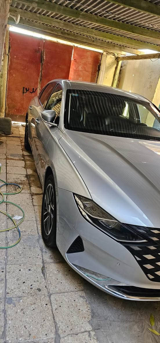 السلام علكيم 
ازيرا 2022/ كوري كفاله
رقم بصره حره 

المواصفات :
 
.كراسي كهرباء  
.كرسي خزن ميموري وضعين
.كراسي جلد اسود + (تدفئه + تبريد)
.رادار مانع تصادم 
. رادارت جانبية ( تحذير النقطة العمياء ) 
. شاشة وسطية اكبر حجم 
. هاندبريك كهرباء 
.اوتو هولد
. تحكم ستيرن جهتين 
. شفتات كير  بل ستيرن 
.جنطة كهرباء ذكيه عند الاقتراب تفتح
. تبريد قطعتين يتفاعل مع الاتصال
.تدفئة ستيرن
. عدادات ديجتال 
. اضاءة امامية ليد 
. اضاءة امامية زينون 
. اضاءة خلفية ليد 
. ويل كب  
. تشغيل عن بعد
. وضعيات قيادة عدد 4
. تحديد سرعه 
.مثبت سرعه
. تحديد مسار
. قيادة ذاتيه (تتفاعل مع السياره الكدامك حسب السرعه)
. سماعات نظام Bose العالمي 
.كاميرا جانبية مع تشغيل الاشارة
. شاحن لاسلكي ( wireless ) 
.اوتوبارك
.مساحات اوتو ويا المطر تشتغل وحدها 
. عزل هواء ممتاز

كل كهربائياتها شغاله 
كير مكينه كفاله / ماشيه/ 23 الف

السعر /210/ وبيها مجال
سعر ما اكطع باتصال تعال شوفها وتدلل  مكانها بالبصره / دور شرطه
للأستفسار /*********** البصرة, العراق
