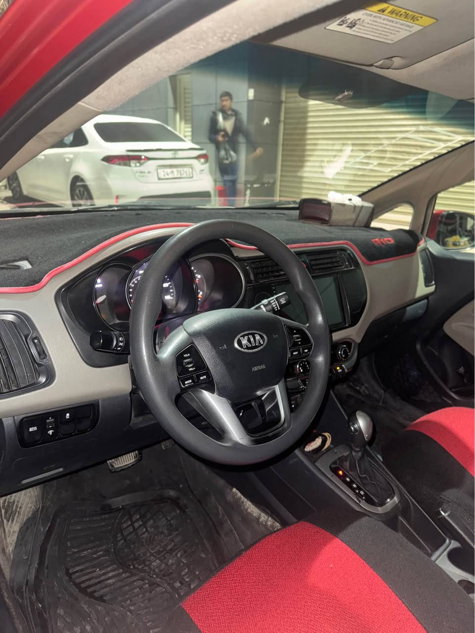 كيا ريو 2015 رقم سنوي جديد 
تحويل وكاله بشرط 
سياره بيها اربع قطع بخ بدون دواخل بدون ارباك بس جمالي 
گير محرك بشرط صرف نفخ مابي 
سعر 83$
مكاني دهوك 
رقم موبايل *********** زاخو, دهوك
