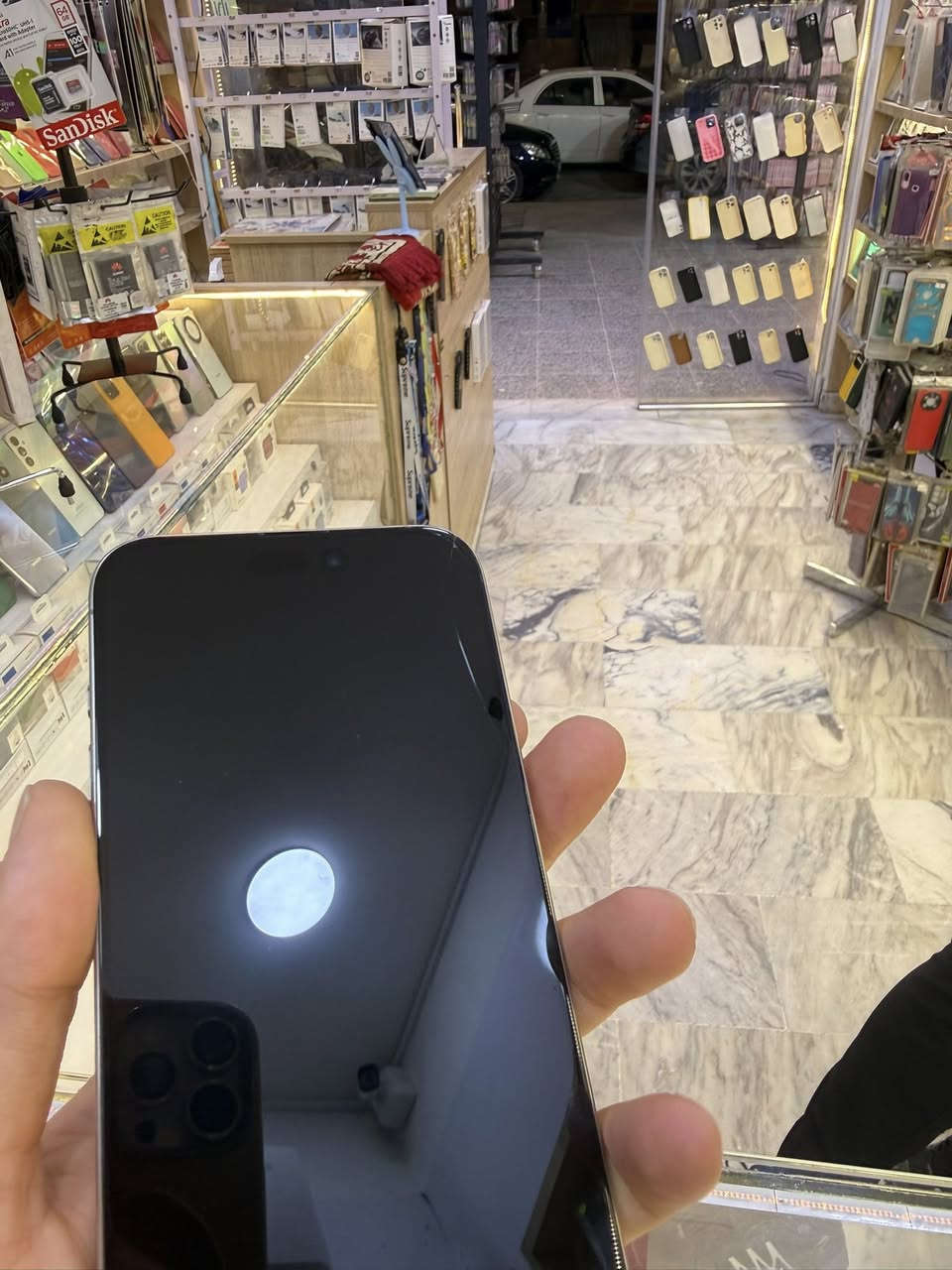 ايفون 15 برو ماكس الذاكرة 256 البطارية 87 الجهاز بي فطر خفيف بالكلاس من فوك ما مئثر ابد بالشاشة الجهاز وتر بروف نضافة 100 ‎%‎ باكيت كيبل كامل ملحقاتة ماستر الجهاز فطر موضح بالصور على اليمين من فوك 
التواصل على الرقم ***********
السعر 870 الف وبي مجال للشراي حك الجية
مكاني بغداد السيدية الشارع التجاري
