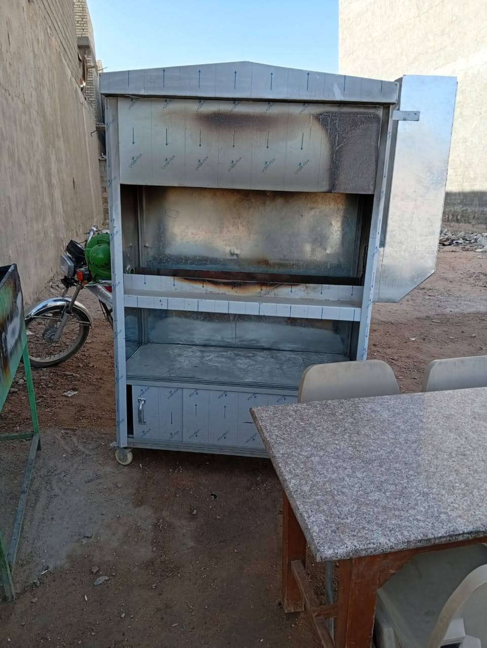 شوايه كباب للبيع السعر ٢٢٥ كربلاء حي الاطارات ***********
