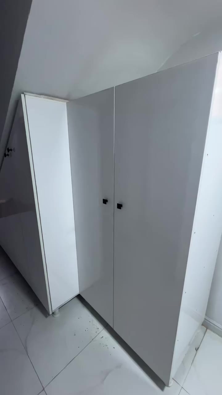 السلام عليكم
جزء من اعمالنا مخزن تحت الدرج
لحفظ اكياس الطحين والبقوليات 
وكل غراض البيت 
***********
