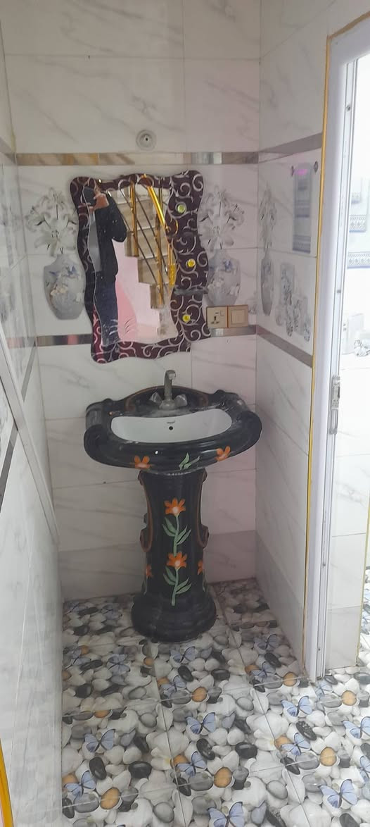 بيت ٥٠م طابقين شارع ابوطالب سعر٩٥مليون 
مكتب العقاريون ***********
