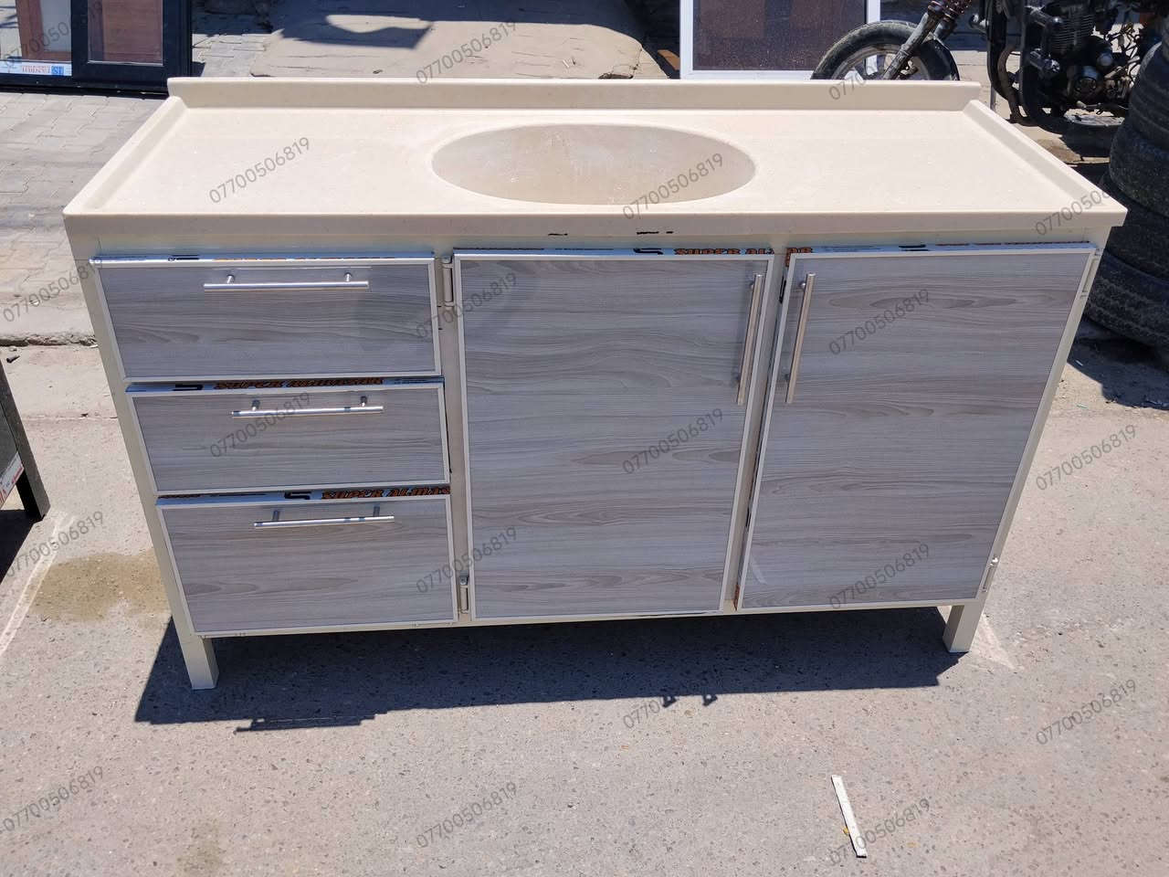 اعمال المنيوم تفصال حسب الطلب
تفصال ابواب مداخل المنيوم
تفصال ابواب صحيات
تفصال شبابيك المنيوم 
عمل كاونترات
العنوان /البصره حي الزيتون
رقم لهاتف 
***********
