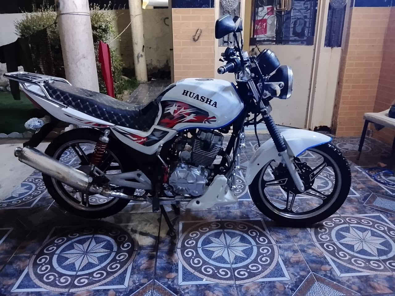 دراجه للبيع السعر 675 بيه مجال جديده كلش سبانه ممدوده عليه موديل 20 مكمرك وكامل محرك بلادي عنواني الرمادي شارع 20 للاستفسار على رقم ***********
