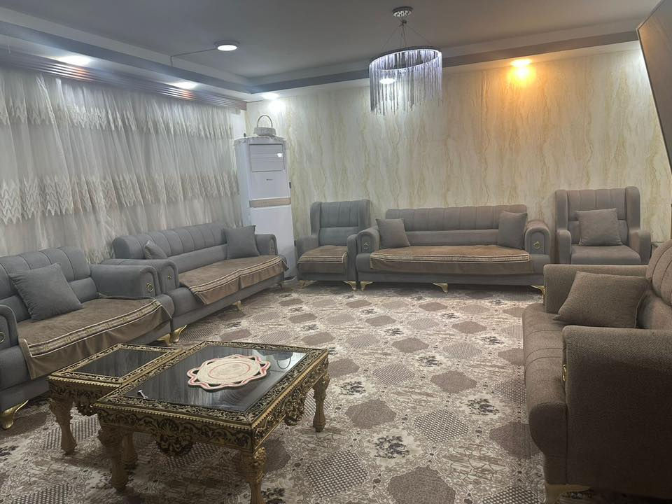 اغراض شقة للبيع 
تخم قنفات 
لونين 
كل واحد منهم 
٢ كبار 
وحده وسطيه  اثنين كراسي 
القنفات 
كل واحد بيهم ب٧٠٠
/ تم البيع 
 
غرفة نوم ٨ بيبان ب٦٥٠ /تم البيع 

غساله صحون  غير مستعمله ٤٠٠
غساله ملابس ٢٥٠
سبالت عدد ٥ / باقي ٢ فقط 
كلهن طنين 
الواحد منهم ب٤٠٠
كله جديد ونظيف
مابي اي ضرر 
تجون وتشوفون 
مجمع ريحانه / قرب بسمايه 
رجاااء الاسعار ثابته
واتساب ***********ت
