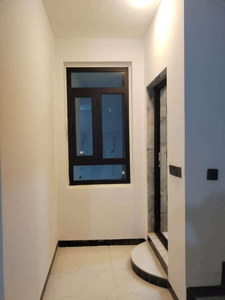 إعلان رقم ٨١٣

تُعلن الظلال العقارية عن توفر دار حديث للبيع في محافظة كربلاء – منطقة الجمعية.

مواصفات الدار:
 • المساحة: ١٢٠ م²
 • سند: واحد مستقل (طابو صرف)
 • البناء: حديث – سنة ٢٠٢٥
 • عدد الطوابق: طابقان
 • الواجهة: ٨ م
 • النزال: ١٥ م
 • عرض الفرع: ١٥ م
 • الاستعمال: سكني
 • البيع: نقداً أو مراوس بعقار سكني أقل قيمة

للاستفسار والاتصال 
*********** 
0788318777
***********
او زيار موقعنا

📍 العنوان: كربلاء – حي الحسين – شارع المصلحة
