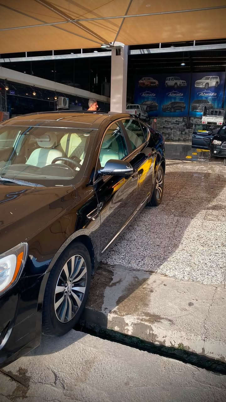 Cadenza2011——كادينزا
سياره فول مواصفات 
——————————
محرك 6 سلندر 3600cc
——————————
كشنات امامي كهرباء
—————————— 
ستيرن كهرباء
—————————— 
اشاره ترحيبيه
——————————
إناره تحت المري الجانبيه 
——————————
سقف بانوراما بالكامل
——————————
الصاحب الشرعي موجود
سياره خاضعه للهزه والفخص وسليمه وما مستحقه هزه حالياً 
للاستفسار عن السعر التواصل على الواتساب:***********
