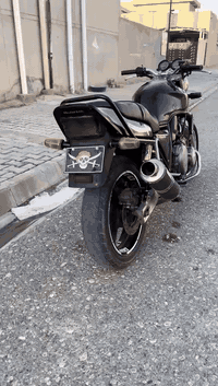 سلام عليكم CB 400نضافه ومكينه وتخم تاير كله شرط كهربائيات شغال كامل  أوراق كامل  بس گمرك باقي يعني مايتعبك بل ترقيم ودبلات امامي خلفي جديد يعني دراجه مامتعوبه سعر خاص *********** مكان كركوك
