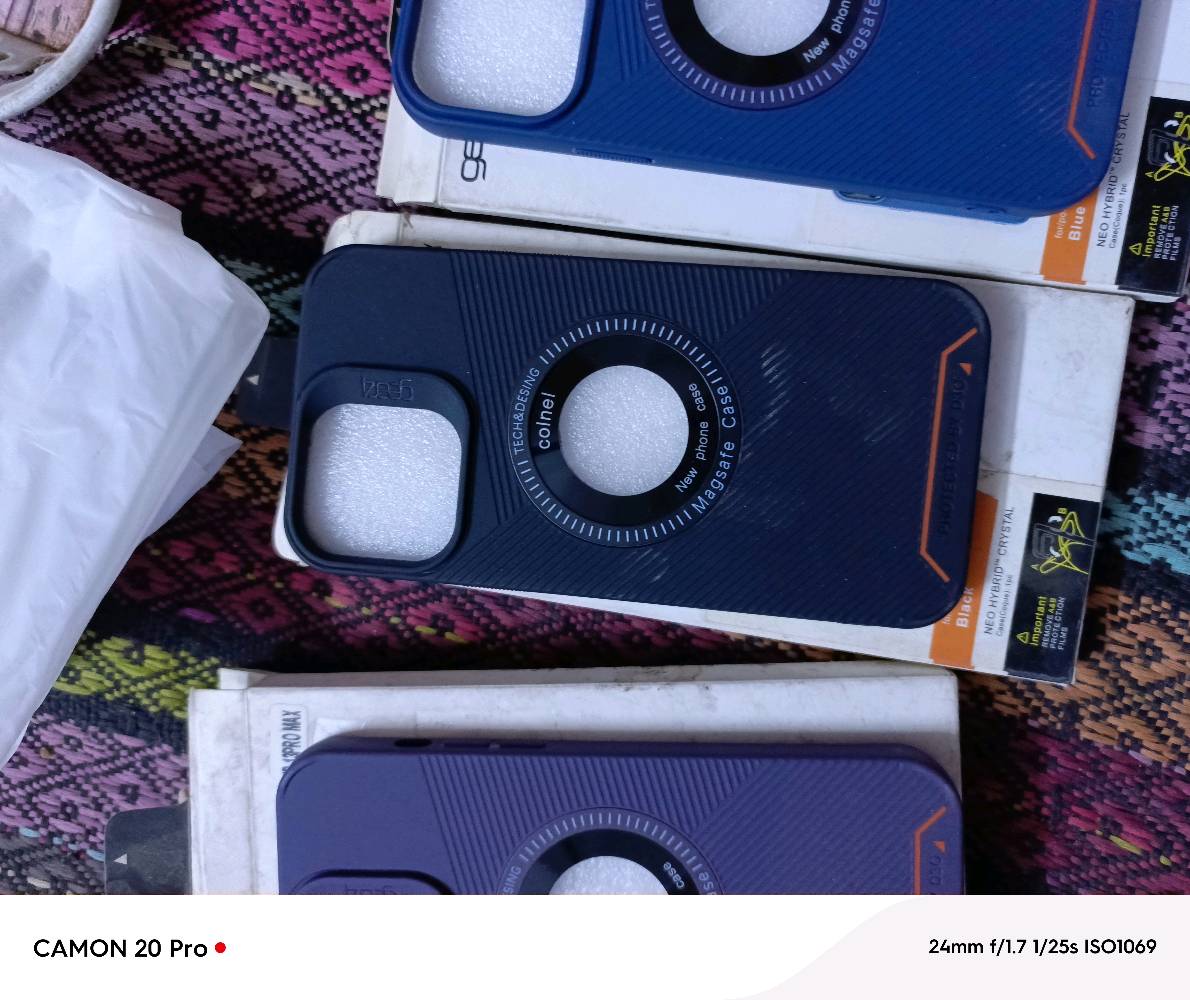 كفرات وشواحن ولزكات مال ايفون بيهن ماستر كوالتي عالي وبيهن عادي ابيع شلع الي يفيدنة بكاني بغداد المدينة او الشعب 