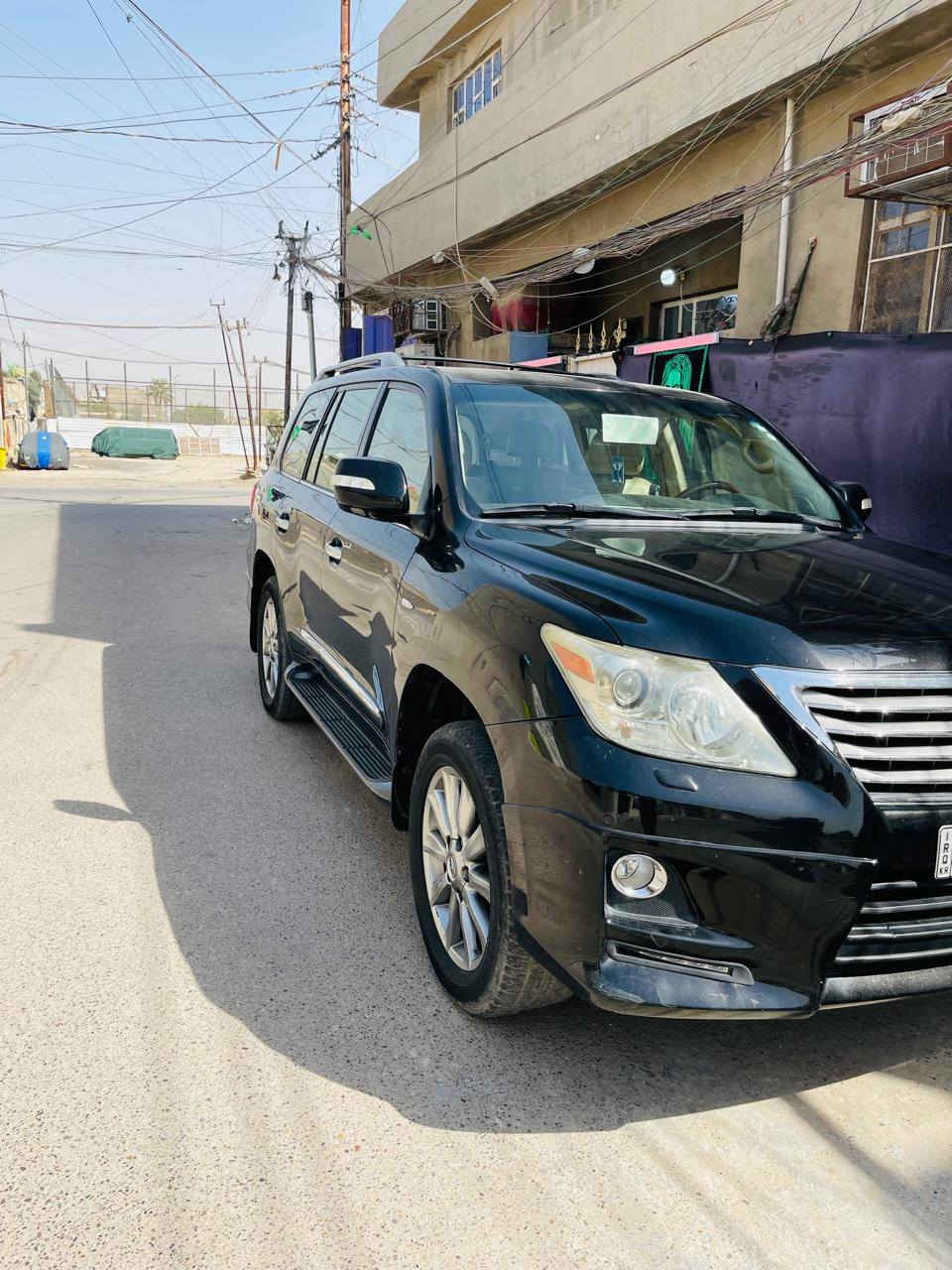 السلام عليكم
لاندكروز لكزز 2011

 سياره جديده بدون صبغ بيها الباب الخلفي والجاملغ الخلفي راشيهن كلير  مو صبغ ركز اكلير 

سياره ماشيه حقيقي 148 الف

كلشي بيها مكفول 

 السعر 340$ وبيها شي بسيط 

***********
