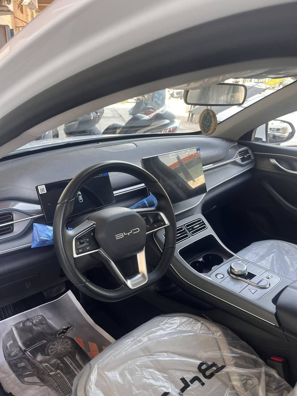 السلام عليكم سياره BYD  دستوريل موديل 2025 السياره كفاله ماشيه السياره 900كيلو السياره بعدها زيرو ابو غيث***********

