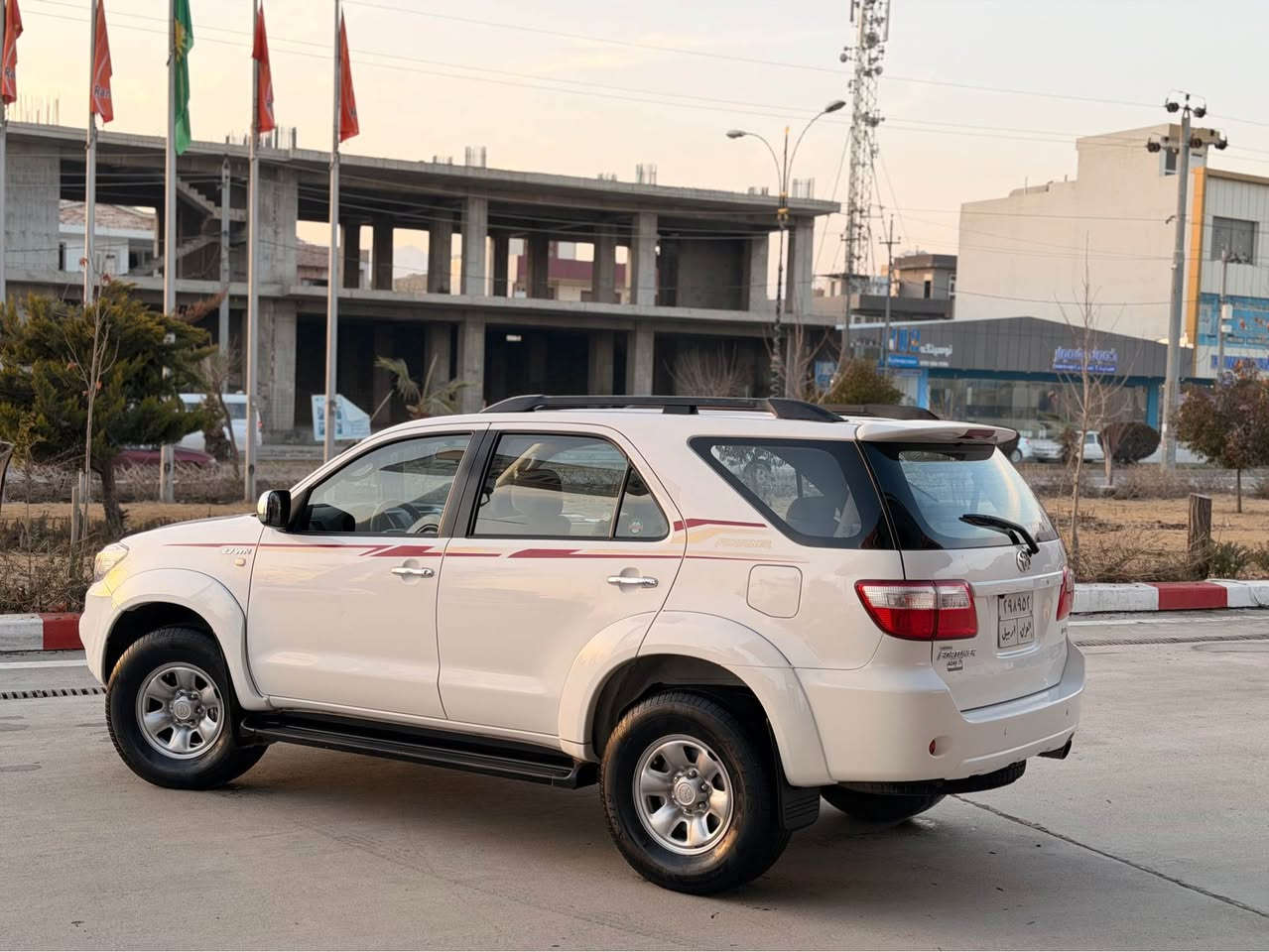 فۆرچنەر ٢٠١١ 
دەبل ئەکسل ناو زەرد تۆماتیک تەبرید مەرکەزی ٣ ریز کوشن 
گیرومەکینە بەشەرت بێ عەیب 
تحویل خرامە بەشەرت
بێ بۆیاخ بێ سارد بێ لێ دران 
سەیارەکە هیچی نیە هەموو گیانی بەشەرت دەفرۆشم 
نرخ/  ١٦٥ 
شوین/ رانیە 
کۆرەک /   ***********
ئاسیا  /   *********** رانية, السليمانية
