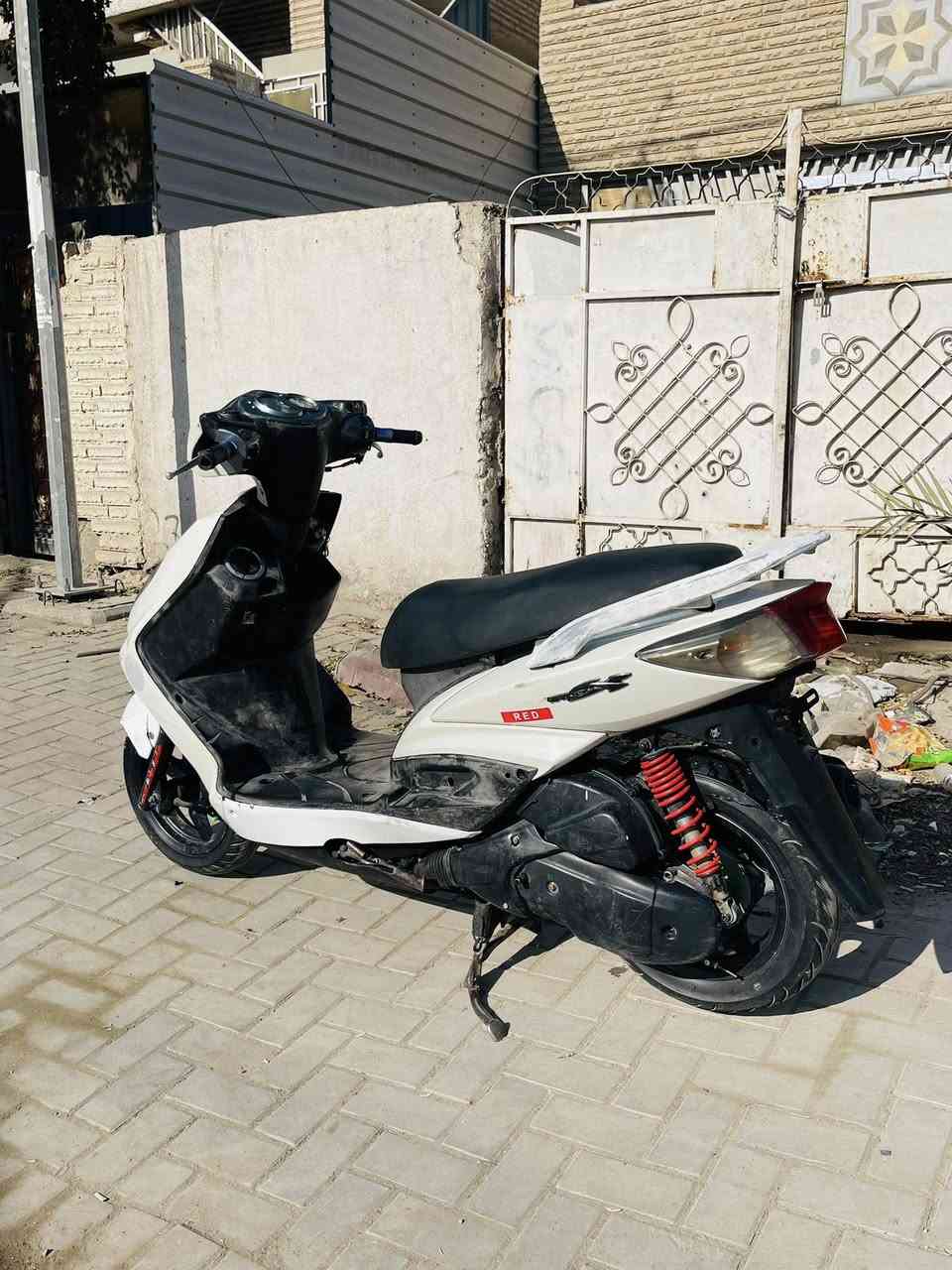 السلام عليكم للبيع دراجه سكنس فحل كابريتر دراجه نكره مكينه بلاديه خرسه كهربائيات شغاله  دشبول هورن اشاير لايت زنون أوراق منفيس ومكاتبه معرض واكاتبك السعر 575بيها مجال مكاني بغداد الدوره شارع60رقمي ***********
