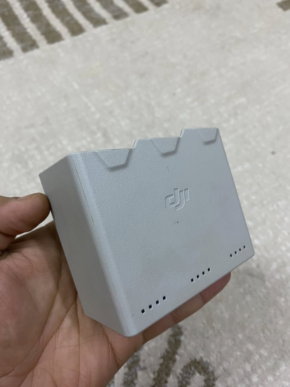 جوستك ( لوحة تحكم طائرة درون DJI) جديد غير مستخدم بسس فقدان الطائرة يرهم ع اغلب الدرونات مبي حساب 
وية جنطة و شاحنة بطاريات و بطاريات عدد ٢ لتواصل ***********
