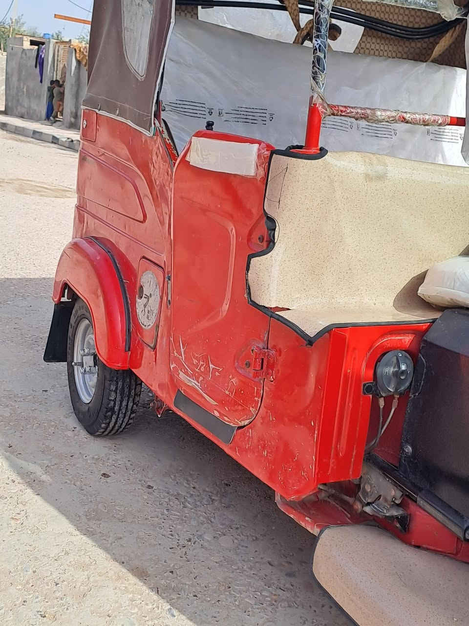 السلام عليكم تكتك للبيع 22 شهر السادس اوراق الشرايبي خير ويتدلل خلي ينتصر على الرقم*********** رحم الله والديكم والموش الراي لا ينتصر شباب تكتك بيع ملاحظات بقشرتها يعني ما مقفوله ومكينه مجفده اول تجفيته
