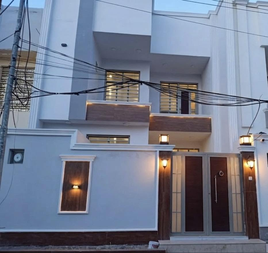 حي المكرمة – قريب جداً من شارع كربلاء
📐 المساحة: 140 متر

🏡 دار سكني حديث البناء مرتب وجاهز للسكن

⸻

✨ المواصفات:
✔ استقبال مريح
✔ مطبخ
✔ صالة
✔ غرفة كبيرة
✔ صحيات

⬆ الطابق الثاني:
✔ غرفتين
✔ صحيات

⸻

💯 موقع ممتاز وقريب من الخدمات

📞  والاستفسار (اتصال):
***********

💬 واتساب:
***********
