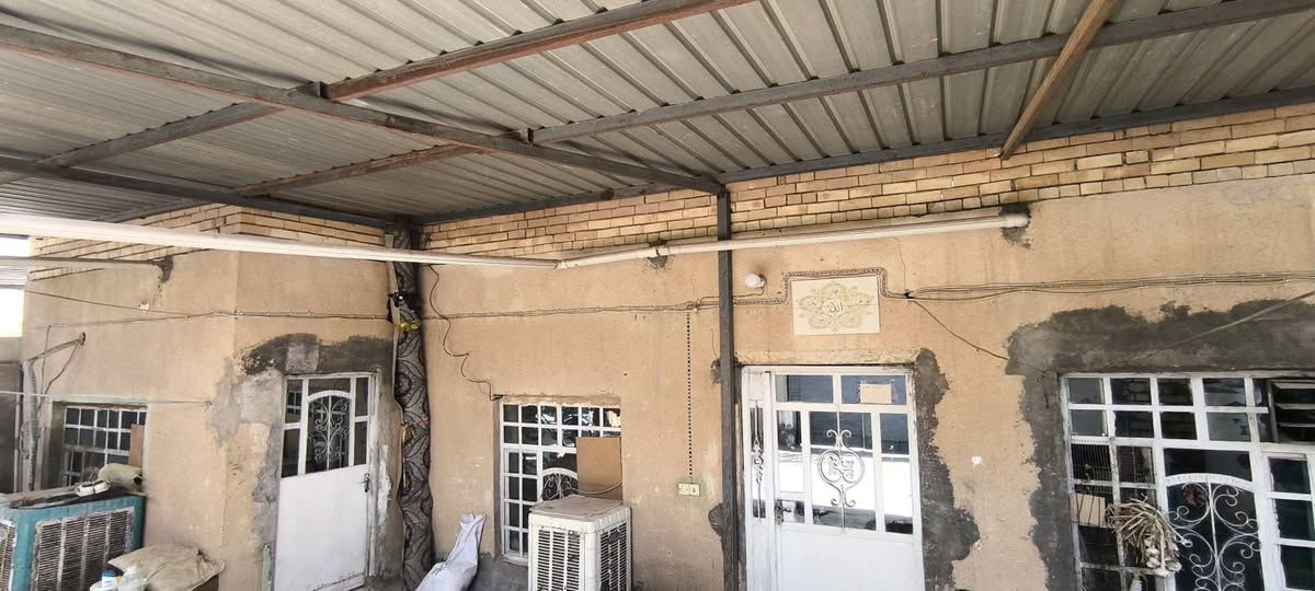السلام عليكم 
 🏫دار للبيع 
⃣المساحة 210
يحتوي على غرفتي نوم وهول ومطبخ واستقبال يبعد عن طريق حلة _ قادسية 50 متر فقط جاهز للسكن   
📍العنوان / الدبلة العجرشة مقابل مؤسسة الزهراء (ع) 
للاستفسار مراسلة الصفحة 🗯
او التواصل على الرقم 📳 ***********
