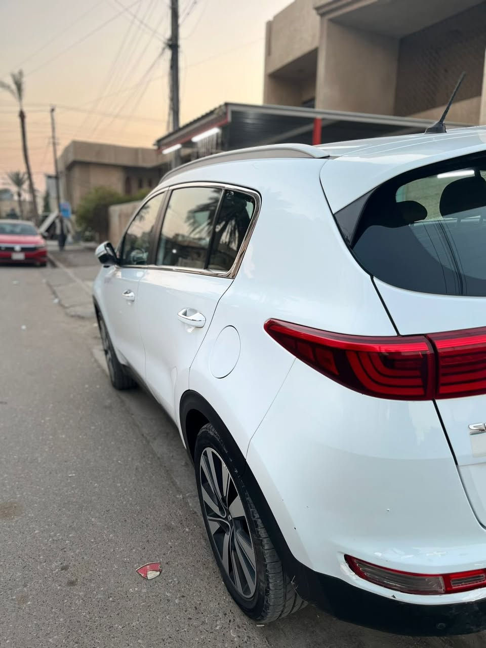 السلام عليكم 
سبورتج 2017
خليجي  نص فول 
كشنات جلد 
حساسات خلفية 
حساسات امامية 
مري شفط 
داخل حمصي 
مكينة 2000 دوش 
بك لايت ايل ايدي 
زركات لايتات. امامي 
تحكم ستيرن جهتين  
ويل 19 
سبير منازل جديدة السيارة ع وضع الشركة 
مكفولة كفالة 
بيهاا بارد 4 اصابع
وبيهاا شخط ع كد اصبع 
مكاني بغداد حي الجامعة 
***********
السعر175
وبيهاا مجال بسيط
