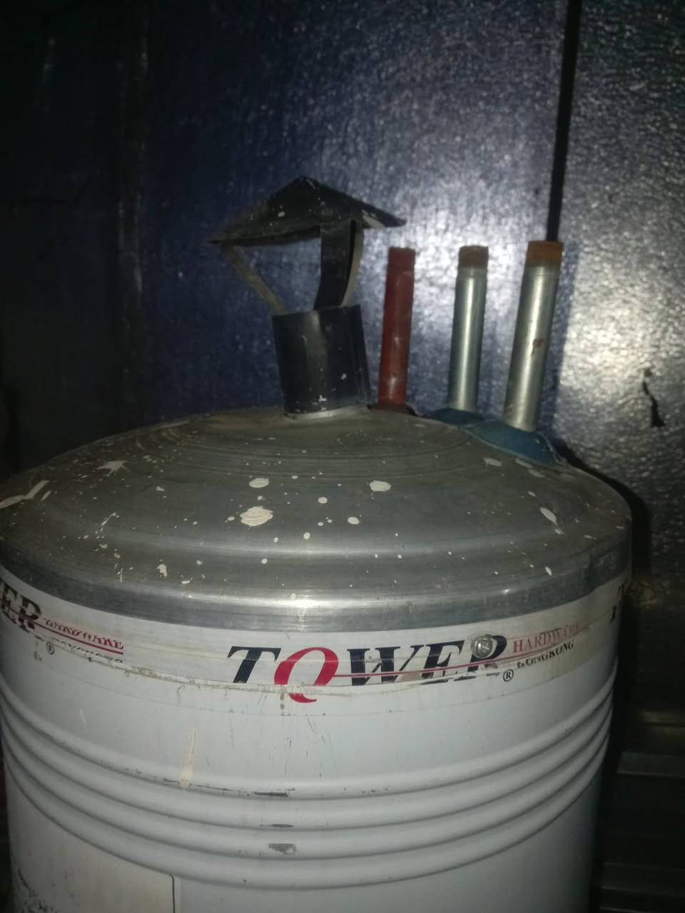 كيزر ١٧٥. لتر غاز وكهرباء بيه ٣ مكانات المنت ٣ملم حقيقي يعني يتحمل بوستر السعر ١٦٠ الف للاستفسار ***********
