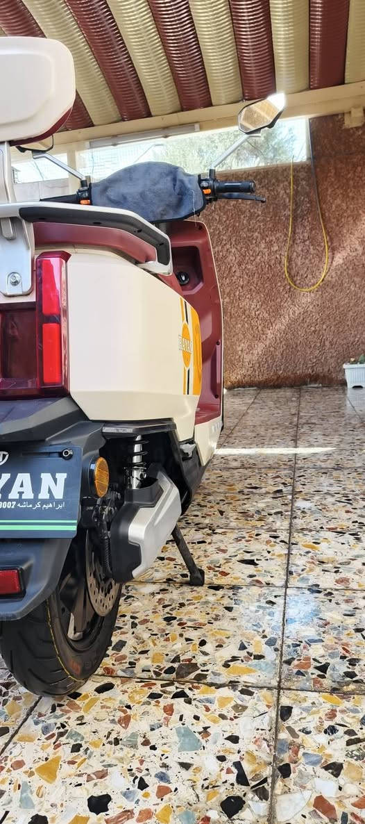 السلام عليكم
دراجة شحن ريان وحش الكون معروفة 
6 بطاريات سرعة 80-85 
نظام P و نظام الرجوع للخلف R 
الدراجة نظيفة على استخدامي الشخصي شرط البطاريات بحالة ممتازة تاخذها انطيك ضمان بيها تمشيك من 50-70 كيلو بالشحنة الوحدة 
الدراجة مبدل بيها المواد الاستهلاكية مثل الدسكات الامامية و الخلفية و التاير الخلفي الجوزة إلي بطن الصندوق جوزة القطع الدراجة كاملة مكملة 
مكاني بغداد مدينة الصدر الحبيبية سعرها 900 ألف 
راسلني واتساب فقط رسائل ليس اتصال 
 ***********
