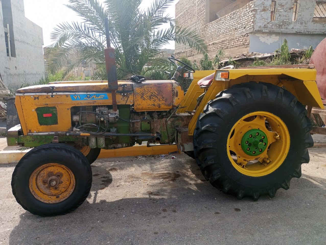 السلام عليكم عنتر للبيع موديل 89 مكينة نضيفه بيهه كتاب شركه عنوان ديالى رقم ***********
