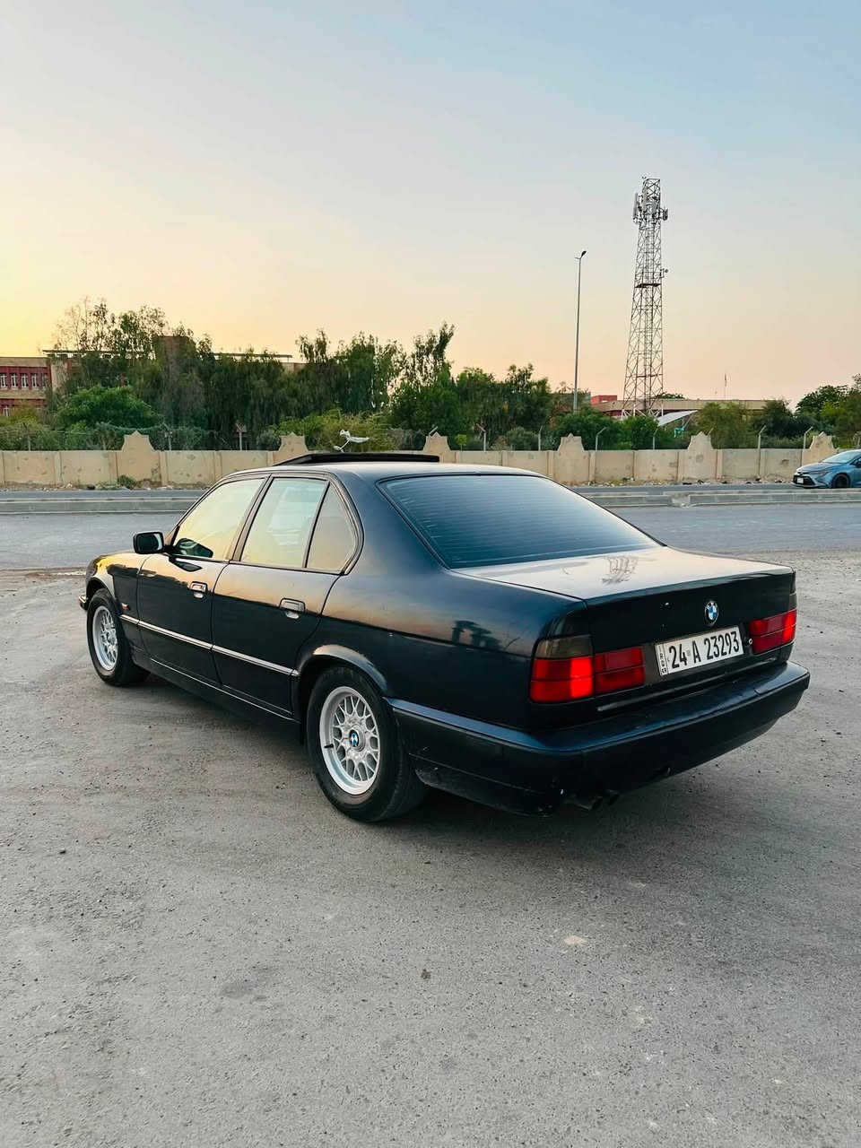 السلام عليكم BMW للبيع 525اصل وفصل موديل 1995اصل تحويل ثاني يوم 
محرك كير شرط لا تنقيص ولا تبخير 
تبريد ثلج إذا مو انجماد مرجوع 
تدفئه شغاله 
دبل ايرباك 
سلايت 3طكات 
تخم تاير تخم ويل جديد 
صدر امامي خلفي جديد 
بدون اي ضربه السياره 
سنويه هزه كله جديد 
كشنات جلد 
تبريد قطعتين 
سنتر لك شغال 
كهربائياتها كلها شغاله مناقصها برغي واحد 
بجم عريض سياره ماتصرف عليها ربع دينار 
وخلاف كلامي اني حاضر وبخدمتك شراي اتصل ع رقم 
***********مكان السياره تكريت
